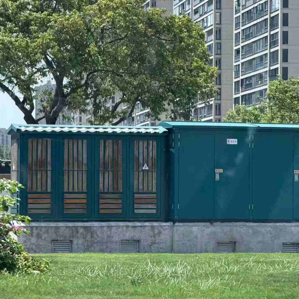 pad-mounted transformer outdoor photo